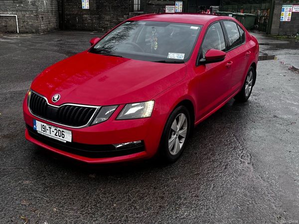 Skoda Octavia Saloon, Diesel, 2019, Red