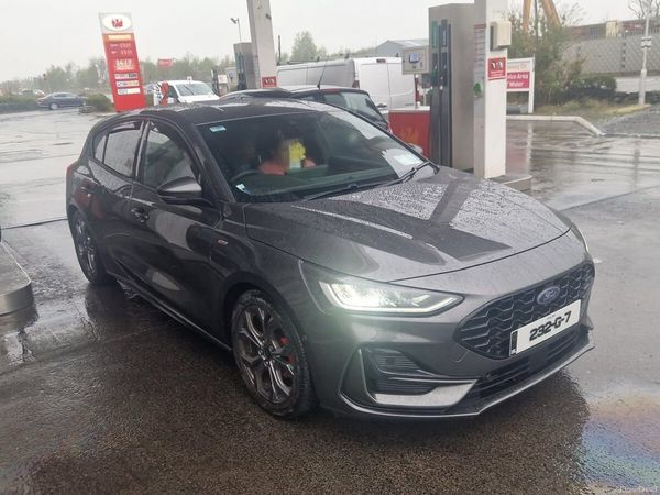 Ford Focus Hatchback, Diesel, 2023, Grey