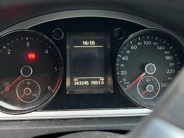 Volkswagen Passat Saloon, Diesel, 2012, Grey