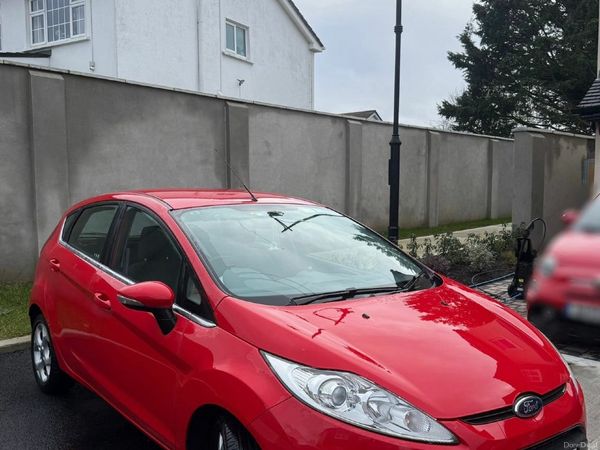 Ford Fiesta Hatchback, Petrol, 2011, Red