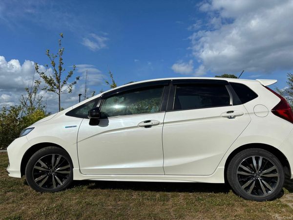 Honda Fit Hatchback, Petrol Hybrid, 2018, White