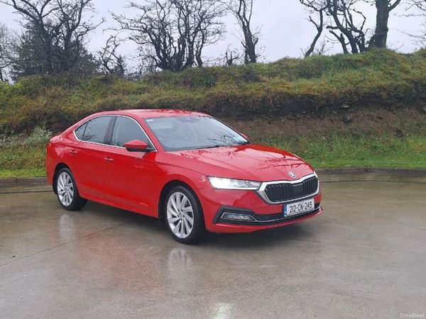 Skoda Octavia Saloon, Diesel, 2021, Red