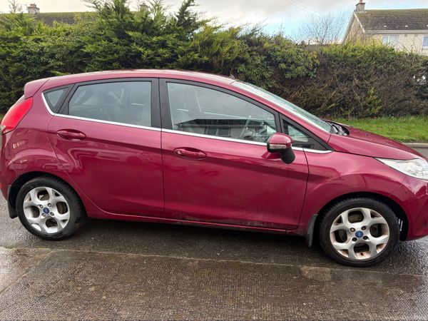 Ford Fiesta Hatchback, Petrol, 2011, Red