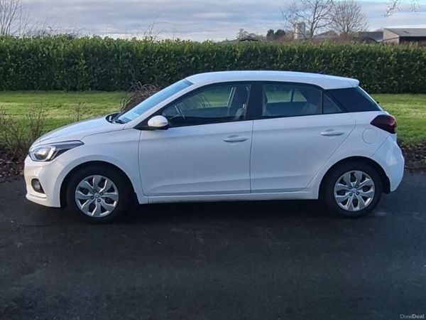 Hyundai i20 Hatchback, Petrol, 2019, White
