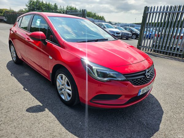 Opel Astra Hatchback, Petrol, 2016, Red