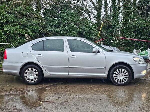 Skoda Octavia Saloon, Petrol, 2013, Silver