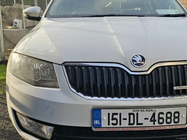 Skoda Octavia Hatchback, Diesel, 2015, White