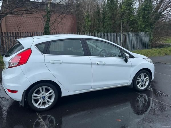 Ford Fiesta Hatchback, Petrol, 2014, White