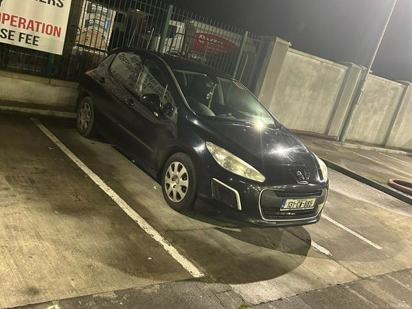 Peugeot 308 Hatchback, Diesel, 2013, Black
