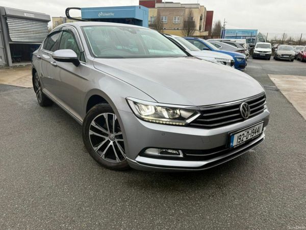 Volkswagen Passat Saloon, Diesel, 2019, Grey