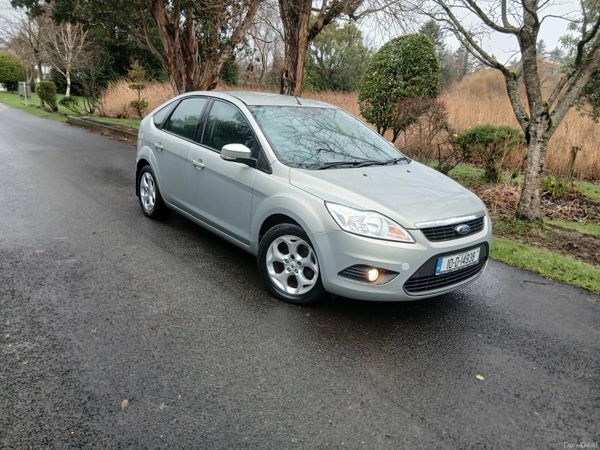 Ford Focus Hatchback, Diesel, 2010, Gold