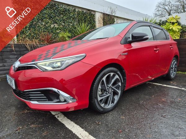 Toyota Auris Hatchback, Petrol Hybrid, 2017, Red