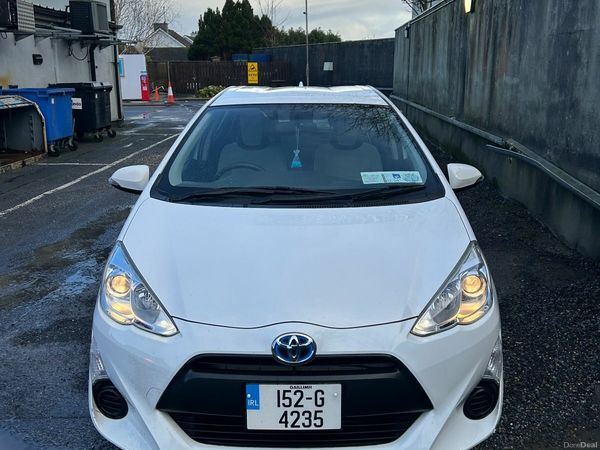 Toyota Aqua Hatchback, Petrol Hybrid, 2015, White