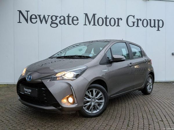 Toyota Yaris MPV, Petrol Hybrid, 2018, Grey