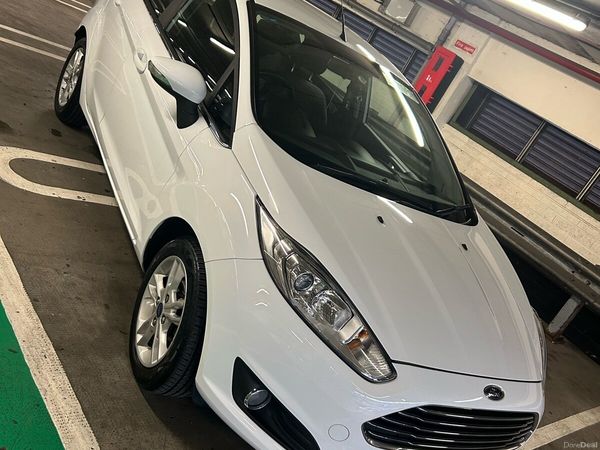 Ford Fiesta Hatchback, Petrol, 2014, White