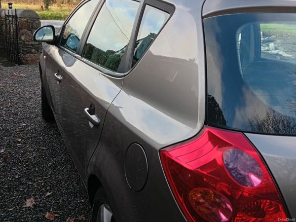 Kia Ceed Hatchback, Petrol, 2007, Beige