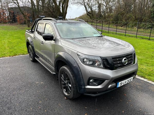 Nissan Navara Crew Cab, Diesel, 2019, Grey