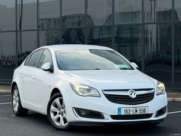Vauxhall Insignia Hatchback, Diesel, 2015, White