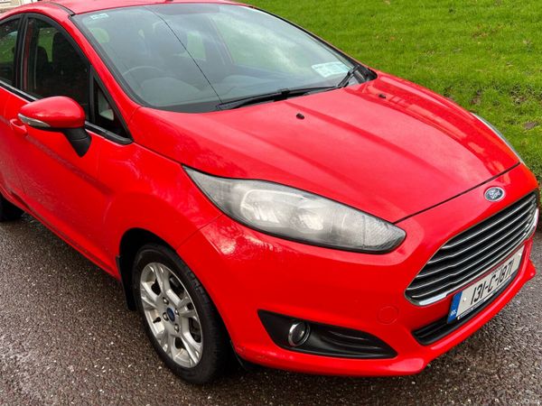Ford Fiesta Hatchback, Petrol, 2013, Red