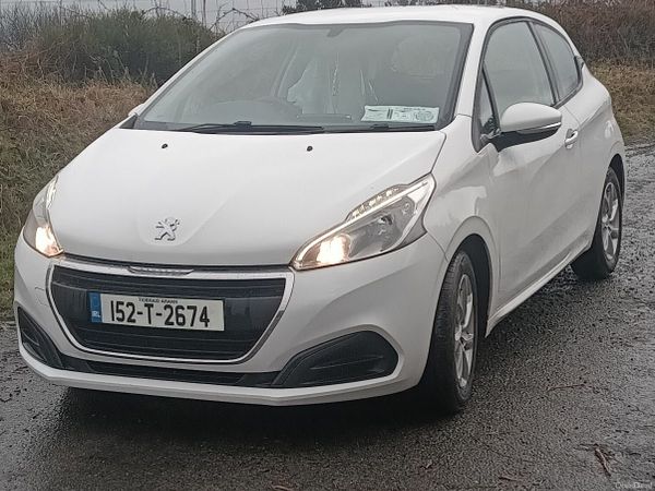 Peugeot 208 Hatchback, Petrol, 2015, White