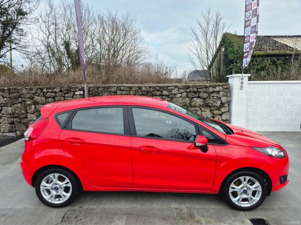 Ford Fiesta Hatchback, Petrol, 2016, Red