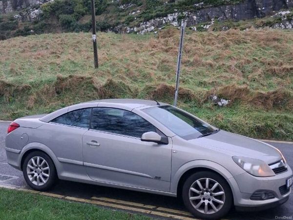 Opel Astra Convertible, Petrol, 2010, Yellow