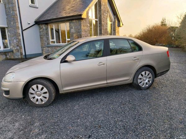 Volkswagen Jetta Saloon, Petrol, 2007, Beige