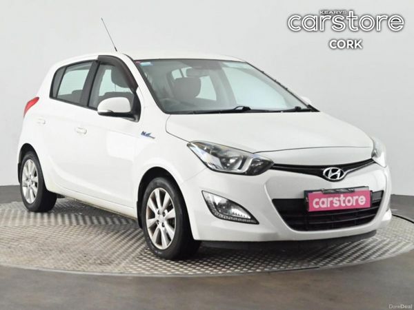 Hyundai i20 Hatchback, Petrol, 2015, White