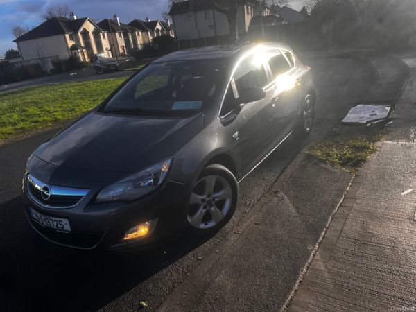 Opel Astra Hatchback, Petrol, 2010, Grey