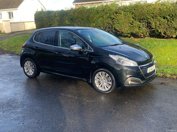 Peugeot 208 Hatchback, Diesel, 2015, Black