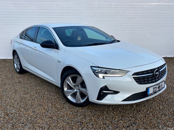 Opel Insignia Hatchback, Diesel, 2022, White