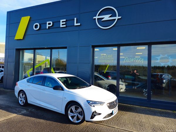 Opel Insignia Hatchback, Diesel, 2021, White