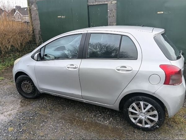 Toyota Yaris Hatchback, Petrol, 2007, Silver