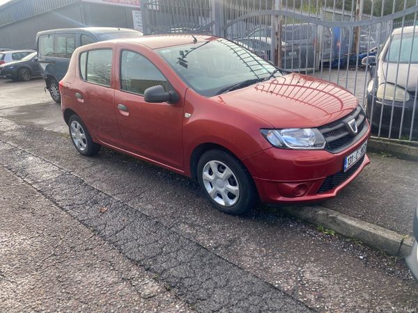 Dacia Sandero Hatchback, Petrol, 2013, Red