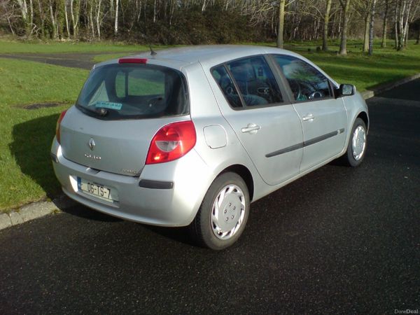 Renault Clio Hatchback, Petrol, 2006, Silver