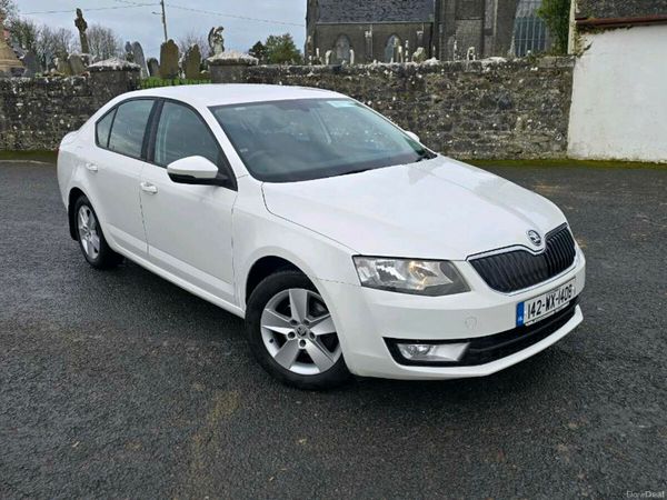 Skoda Octavia Hatchback, Diesel, 2014, White