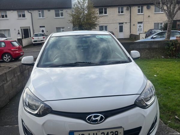 Hyundai i20 Hatchback, Petrol, 2012, White