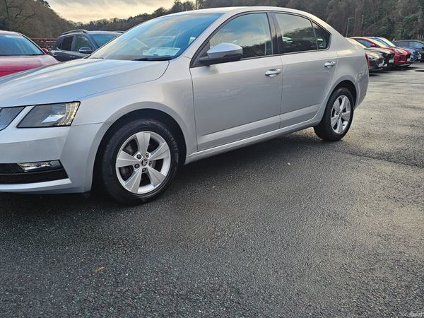 Skoda Octavia Saloon, Petrol, 2019, Grey