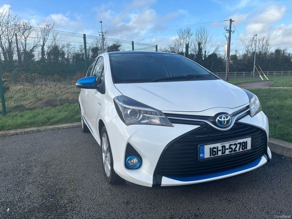 Toyota Yaris Hatchback, Petrol Hybrid, 2016, White