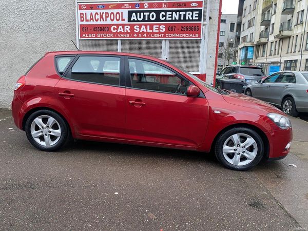 Kia Ceed Hatchback, Diesel, 2012, Red