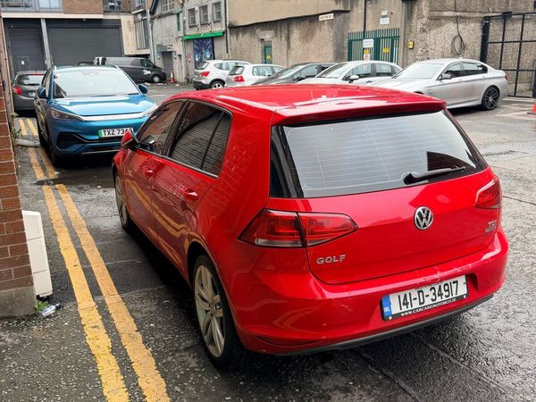 Volkswagen Golf Hatchback, Diesel, 2014, Red