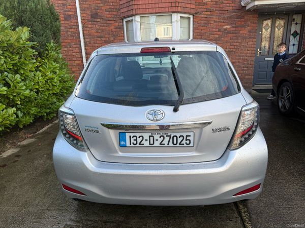 Toyota Yaris Hatchback, Petrol Hybrid, 2013, Silver