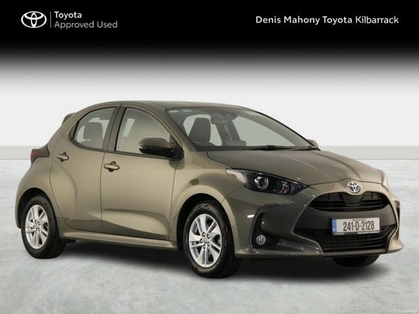 Toyota Yaris Hatchback, Petrol Hybrid, 2024, Green