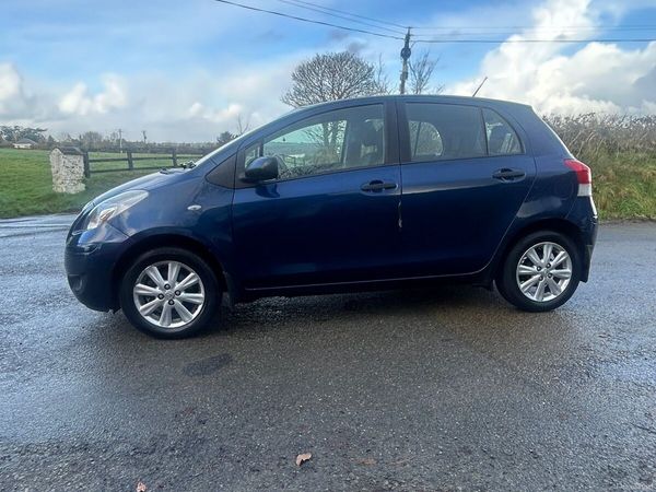 Toyota Yaris Hatchback, Petrol, 2011, Blue