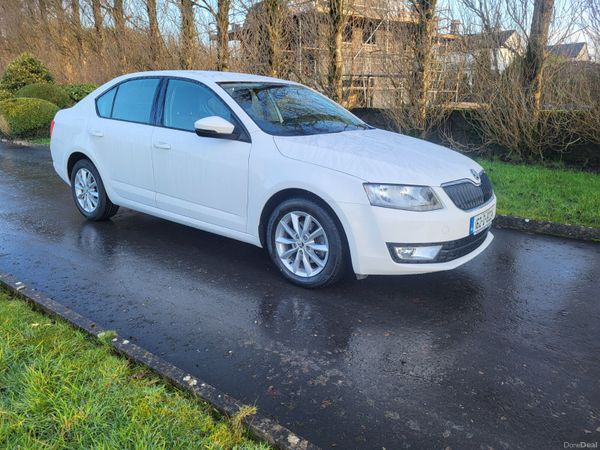 Skoda Octavia Saloon, Petrol, 2016, White