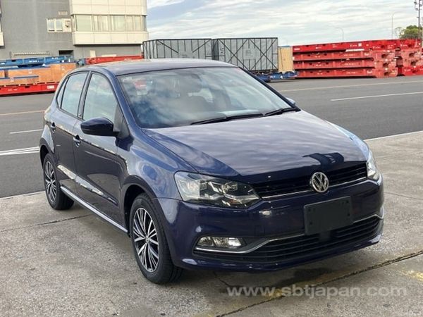 Volkswagen Polo Hatchback, Petrol, 2016, Blue