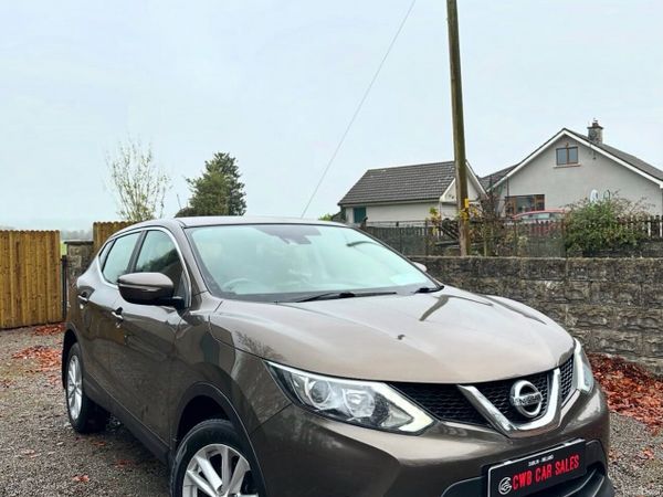 Nissan Qashqai Hatchback, Diesel, 2014, Brown