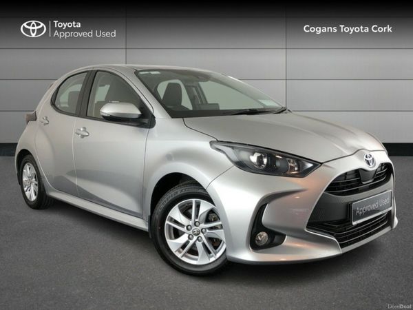Toyota Yaris Hatchback, Petrol Hybrid, 2023, Silver