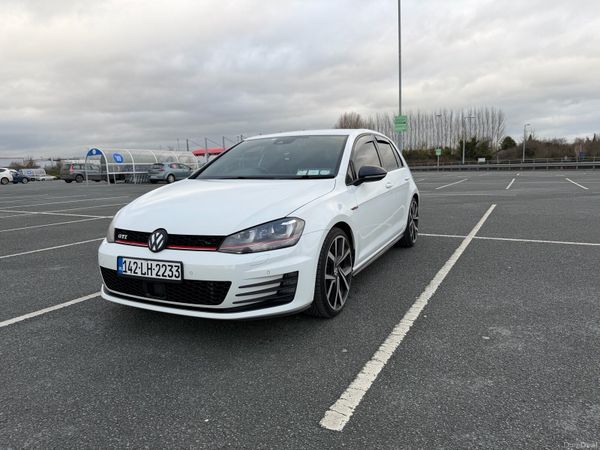 Volkswagen Golf Hatchback, Petrol, 2014, White