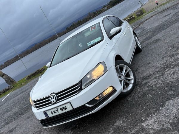 Volkswagen Passat Saloon, Diesel, 2011, White